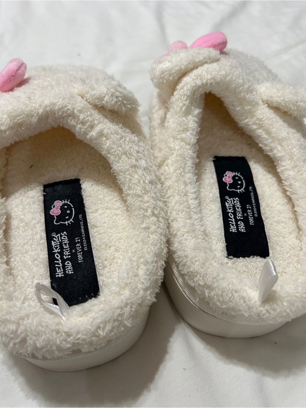 Forever 21 Kids Cream Fuzzy Hello Kitty Slip-On Boots - Picture 11 of 11